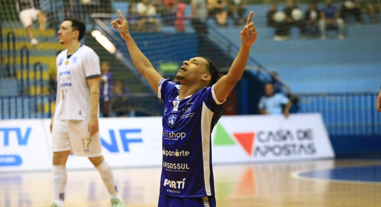 Foz Cataratas enfrenta o Praia Clube pelo mata-mata da LNF