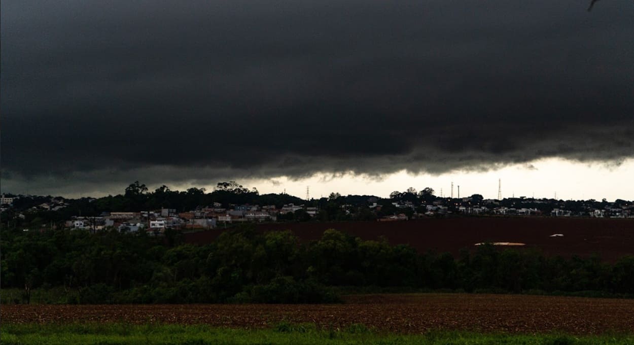 Dia das Crianças com chuva: Foz do Iguaçu tem alerta de tempestade