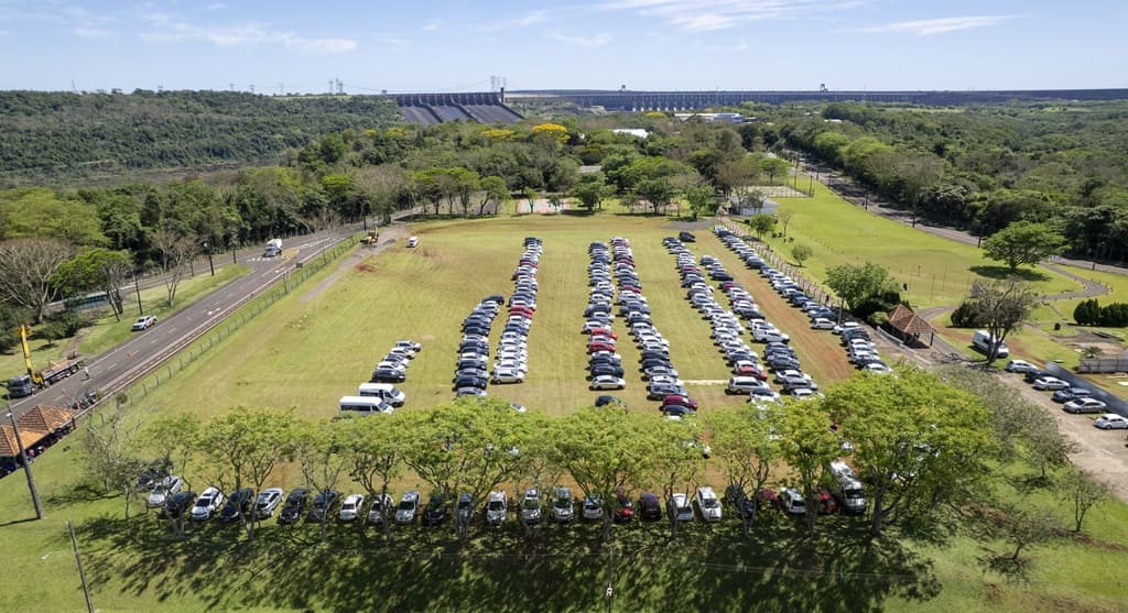 Estacionamento gratuito fica no campo do Itaipu Parquetec.