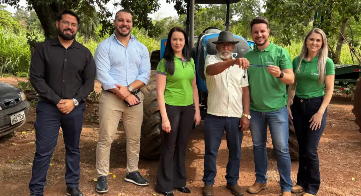 Com apoio do Sicredi, agricultor de Foz conquista trator e amplia a produção rural
