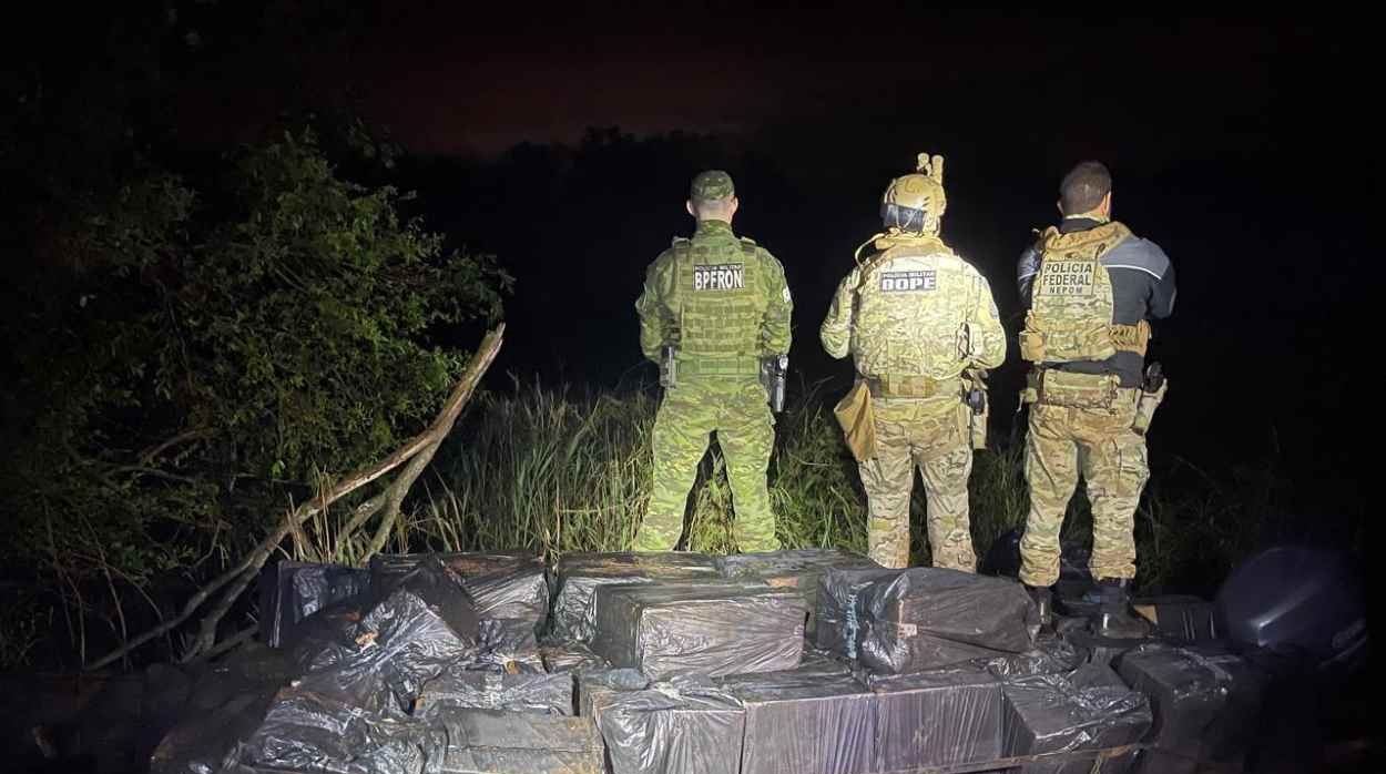 Polícia apreende mais de 100 caixas de cigarro no Rio Paraná e Lago de Itaipu
