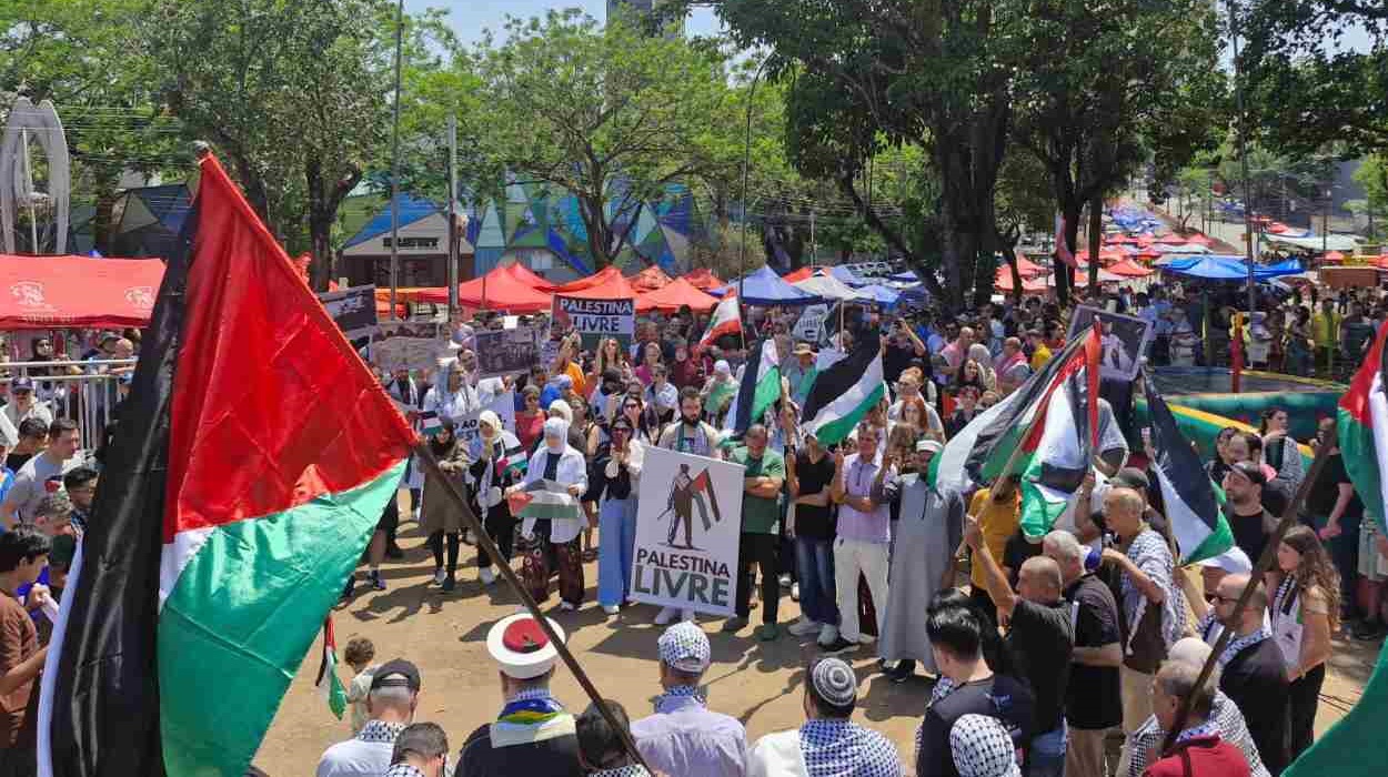 Ato pró-Palestina em Foz: “Se queremos humanidade, precisamos ser humanos”