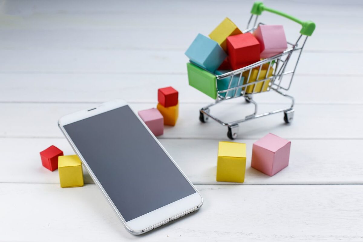 Bazar de importados em Foz do Iguaçu oferta de celulares a brinquedos