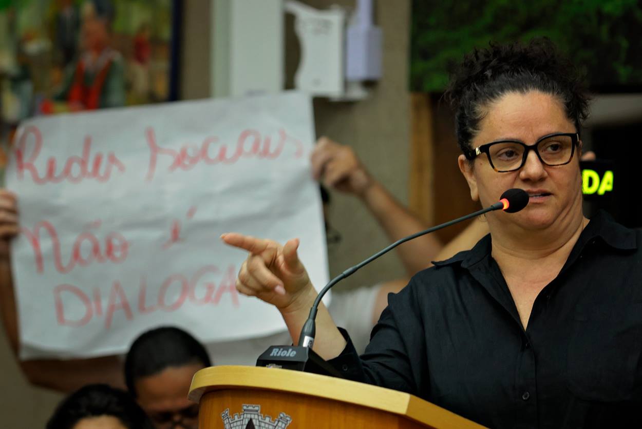 Educadores lotam a Câmara: secretária convocada para responder a cobranças