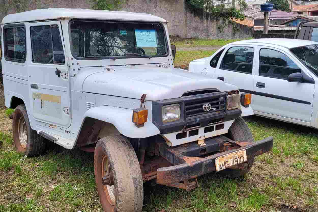 Oportunidade: leilão de 300 carros e motos a partir de R$ 1,2 mil