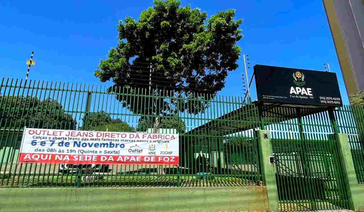 Outlet reúne 1.500 peças de jeans com até 70% de desconto