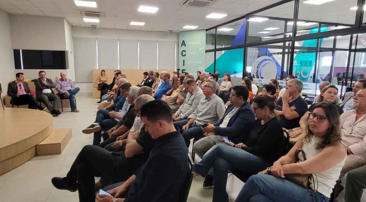 Foz discute novo Plano Diretor e lança guia para pacientes com câncer