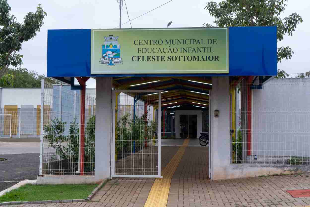 Pais se mobilizam contra transferência de crianças para prédio antigo de CMEI