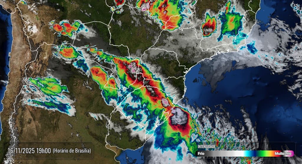 Imagem de satélite mostra o temporal sobre a região de Foz do Iguaçu.