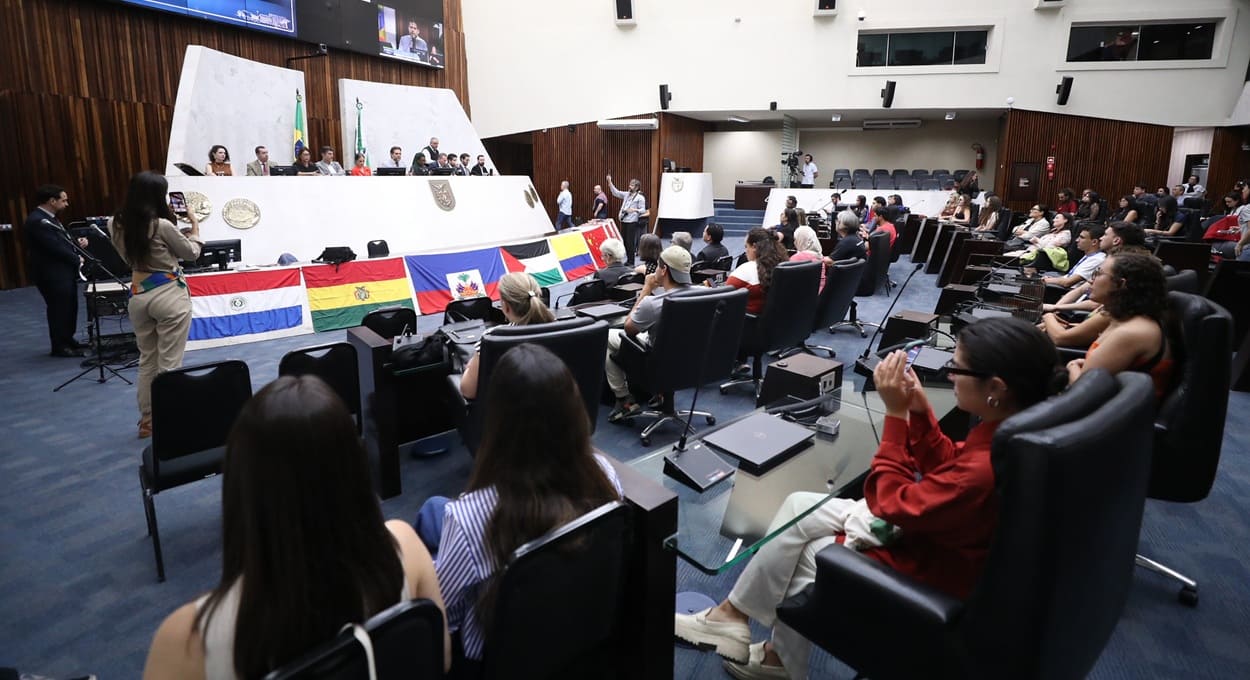 Assembleia lança guia de documentação e direitos de migrantes e refugiados