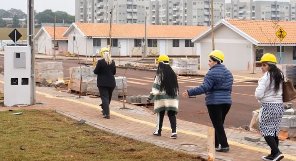Projeto Moradias entrega casas populares em Foz do Iguaçu