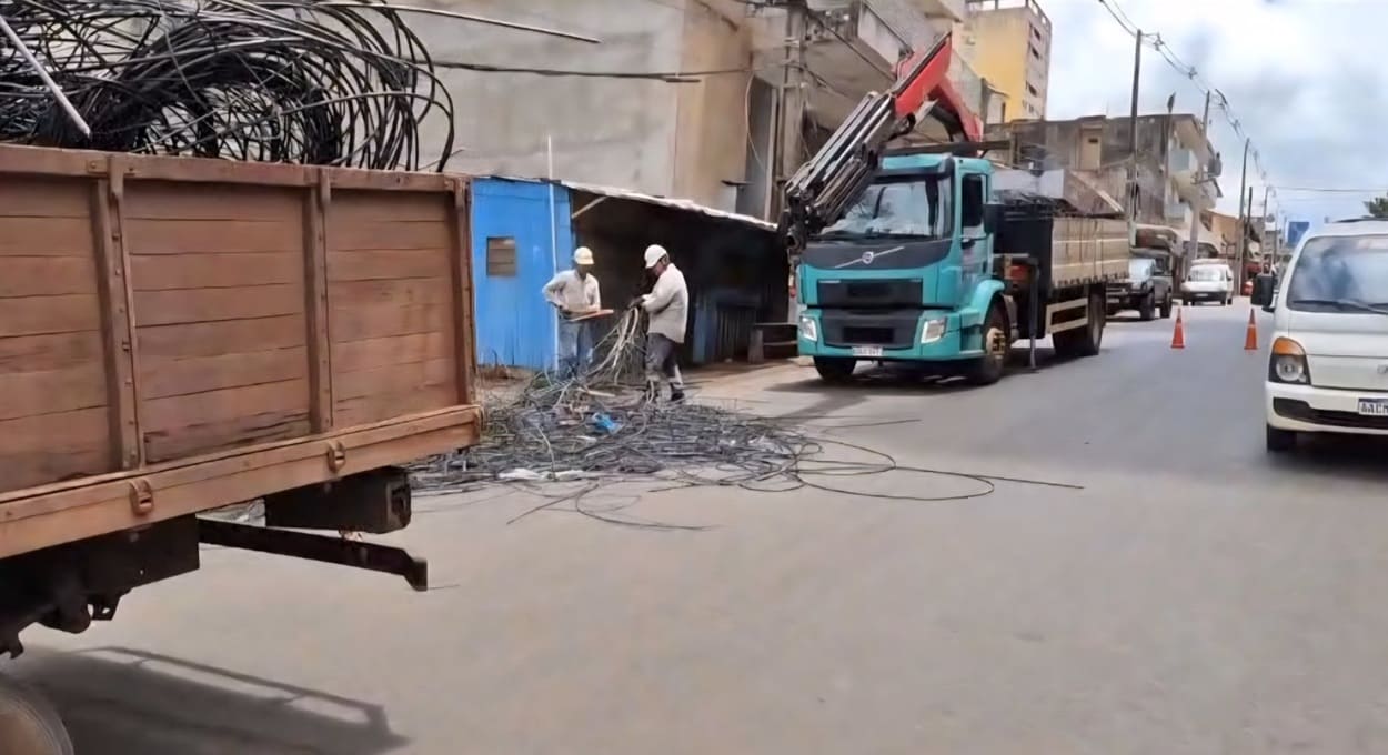 Companhia faz nova retirada de fiação dos postes de Ciudad del Este