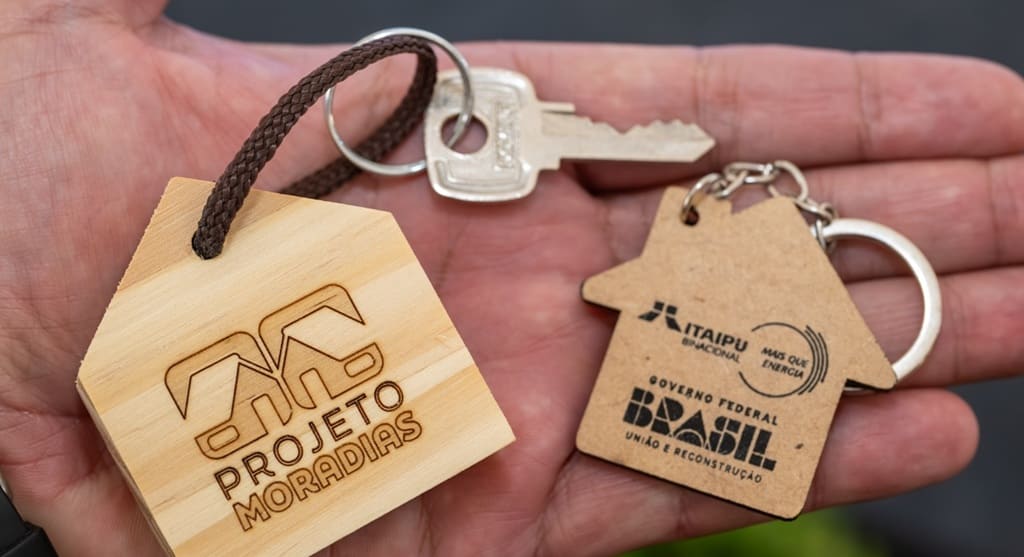 Chaves entregues para os moradores das novas casas em Foz do Iguaçu.