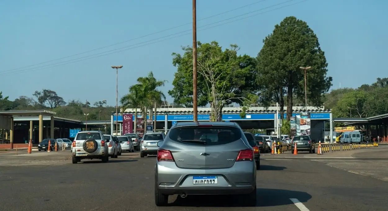 Ministra quer reduzir filas na aduana argentina da Ponte Tancredo Neves