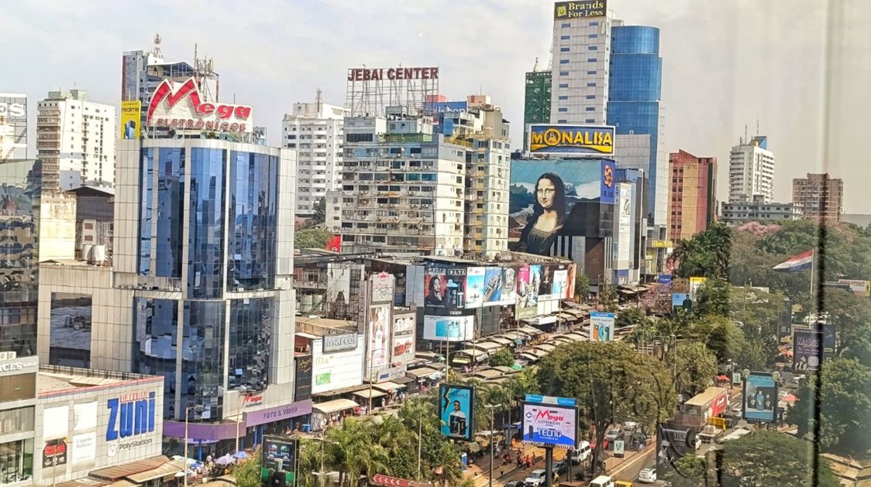 Ponte da Integração reacende sonho do comércio noturno em Ciudad del Este