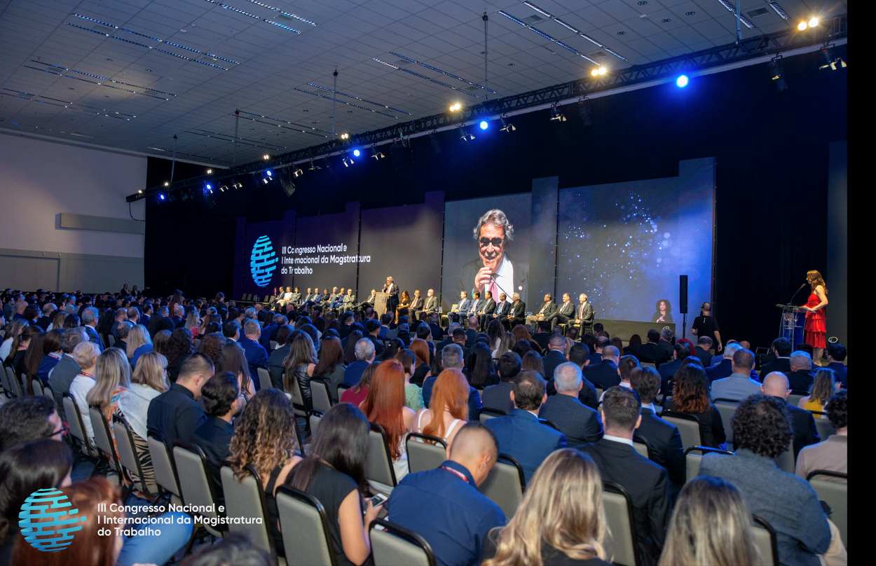 Mulheres estudam mais, porém comandam menos: desigualdade foi debatida em Foz