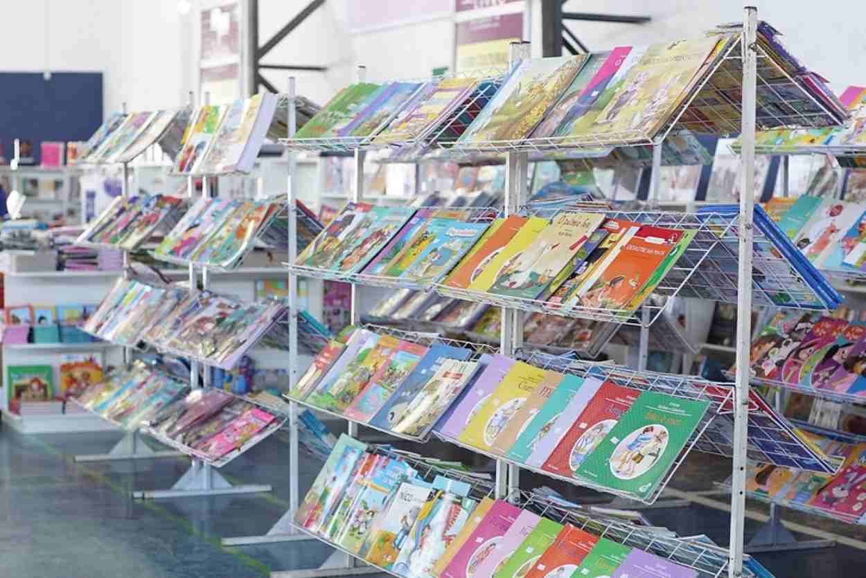 Feira do Livro abre com bate-papo sobre Santos Dumont, literatura e outras viagens