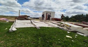 Tornado em Guarapuava: casas destruídas e araucárias gigantescas derrubadas como folhas de papel