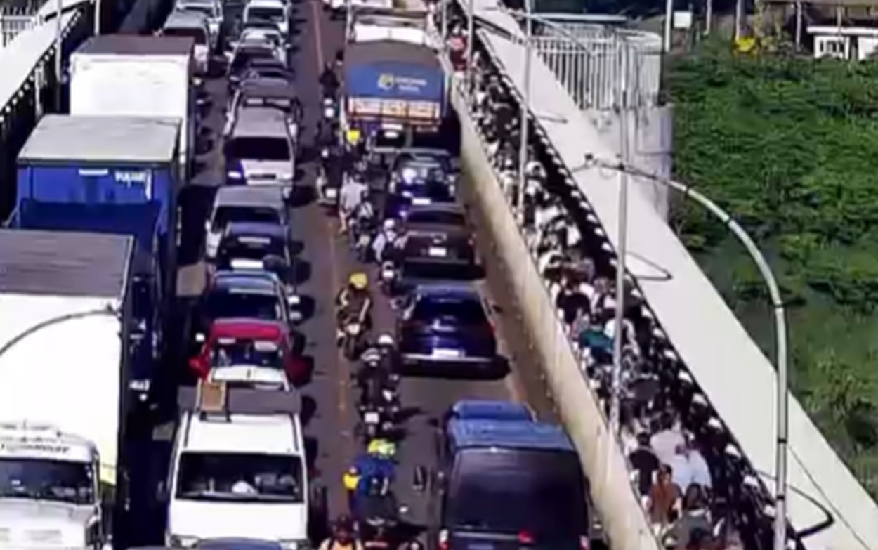 Com Black Friday, movimento de pedestres na Ponte da Amizade aumenta 108%