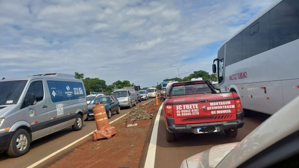Rodovia das Cataratas trava e gera dia de caos em Foz do Iguaçu