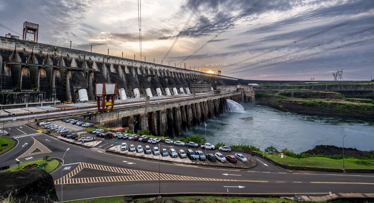 Itaipu abre processo seletivo para contratar químico ou engenheiro químico