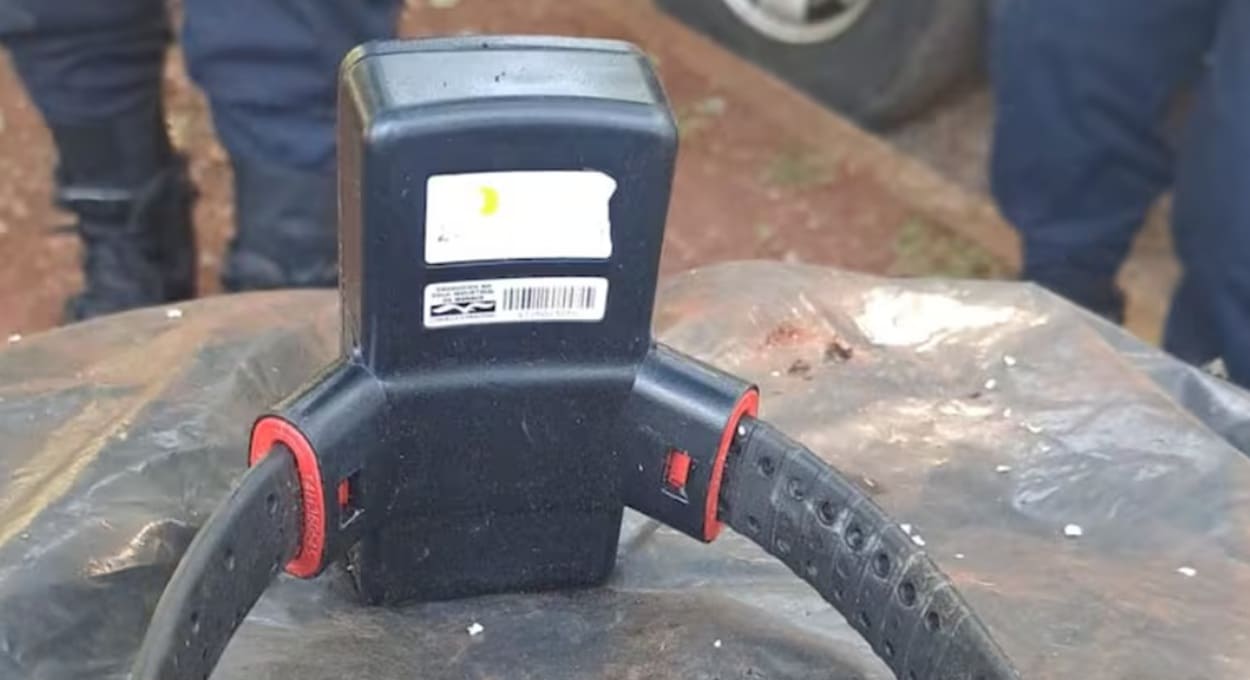 Paraguai apreende tornozeleira eletrônica abandonada em terreno baldio