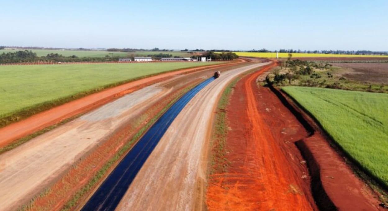 E no Paraguai? Como estão as obras de acesso à Ponte da Integração?