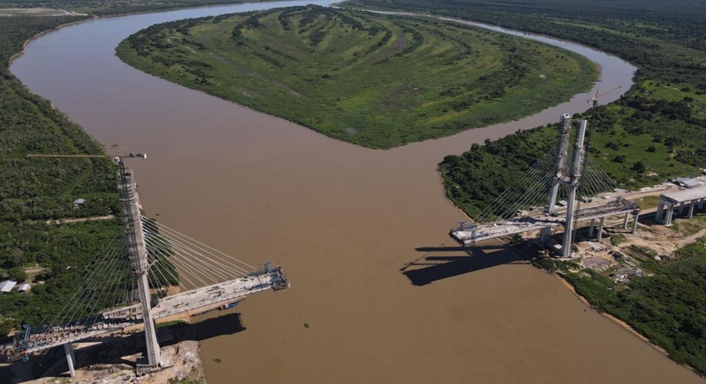 Altura da Ponte da Bioceânica tem como objetivo não obstruir, no futuro, a navegação pela hidrovia do Rio Paraguai.