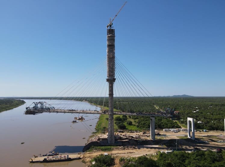 Vista lateral da cabeceira paraguaia da Ponte da Bioceânica.