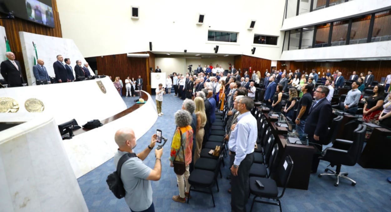 Assembleia celebra os 172 anos de emancipação do Paraná