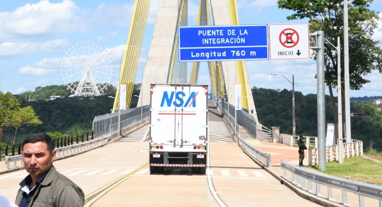 Histórico: assista à passagem do primeiro caminhão pela Ponte da Integração