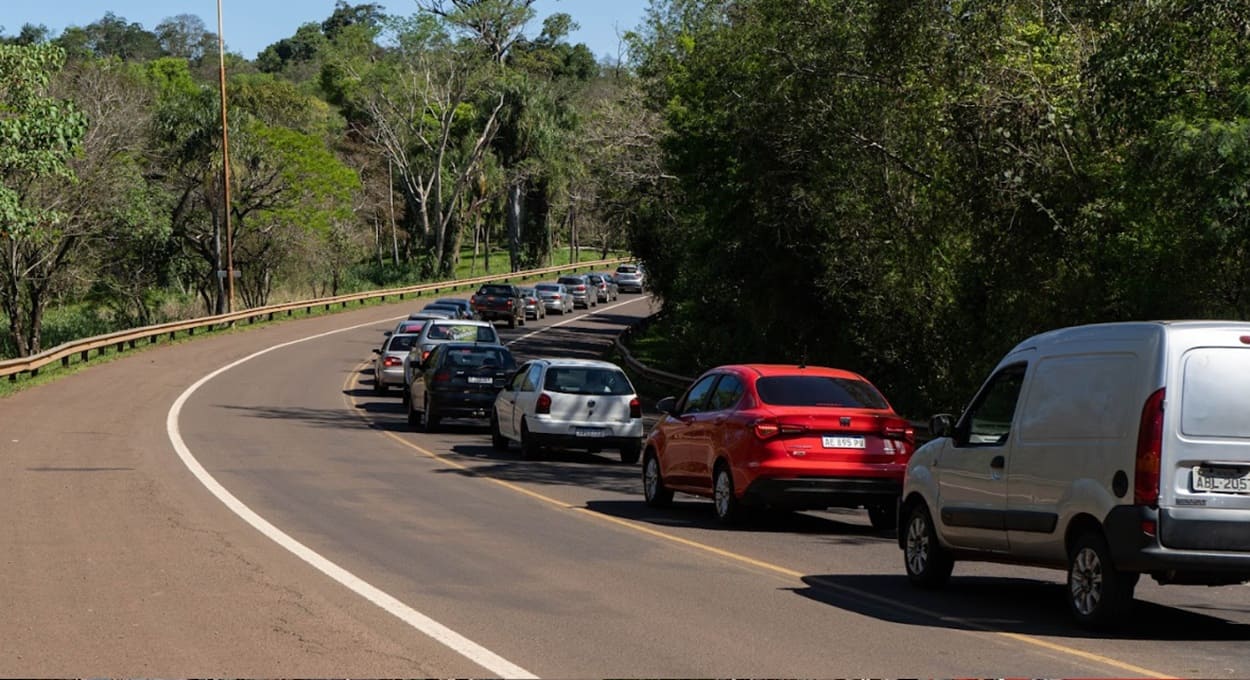 Como está a fila na fronteira com a Argentina em Foz do Iguaçu?