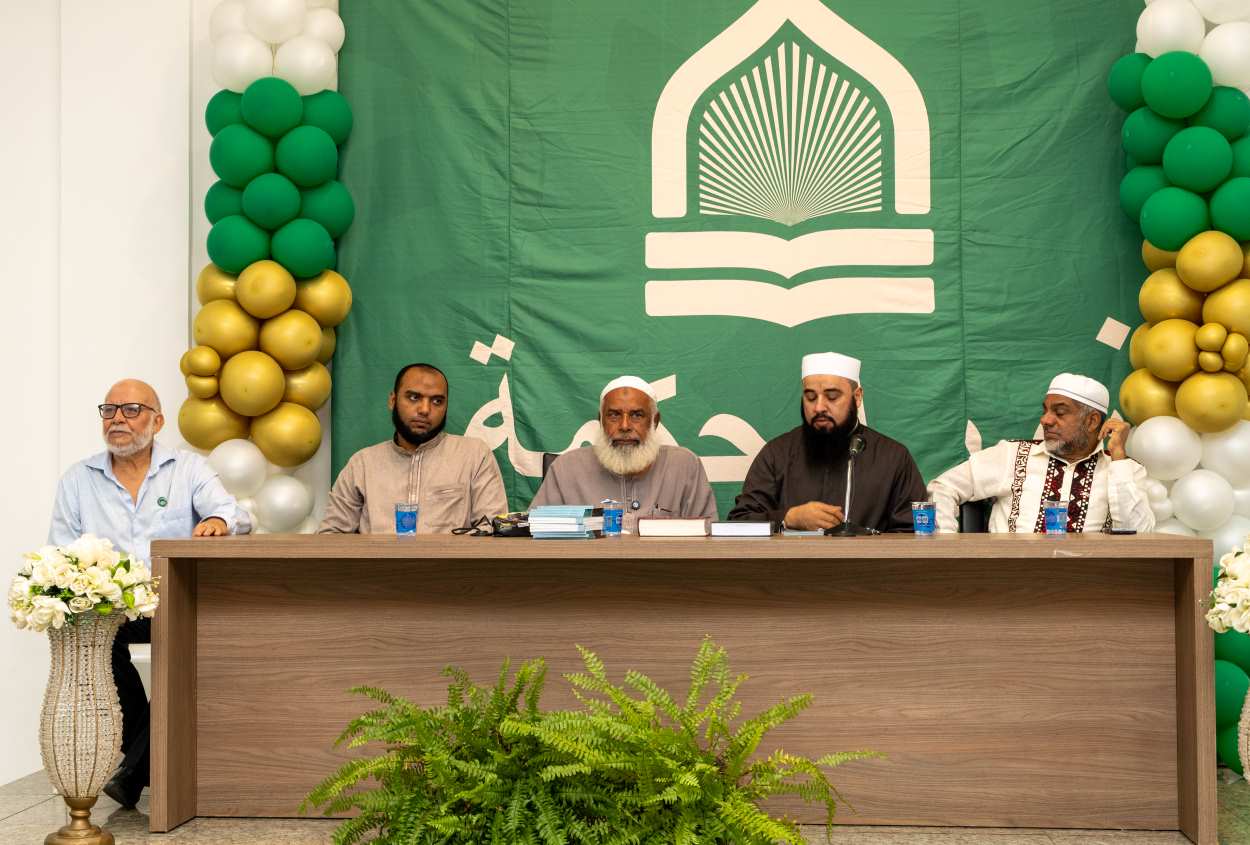 Em encontro, xeique que traduziu Alcorão diz aos jovens para apostarem na educação