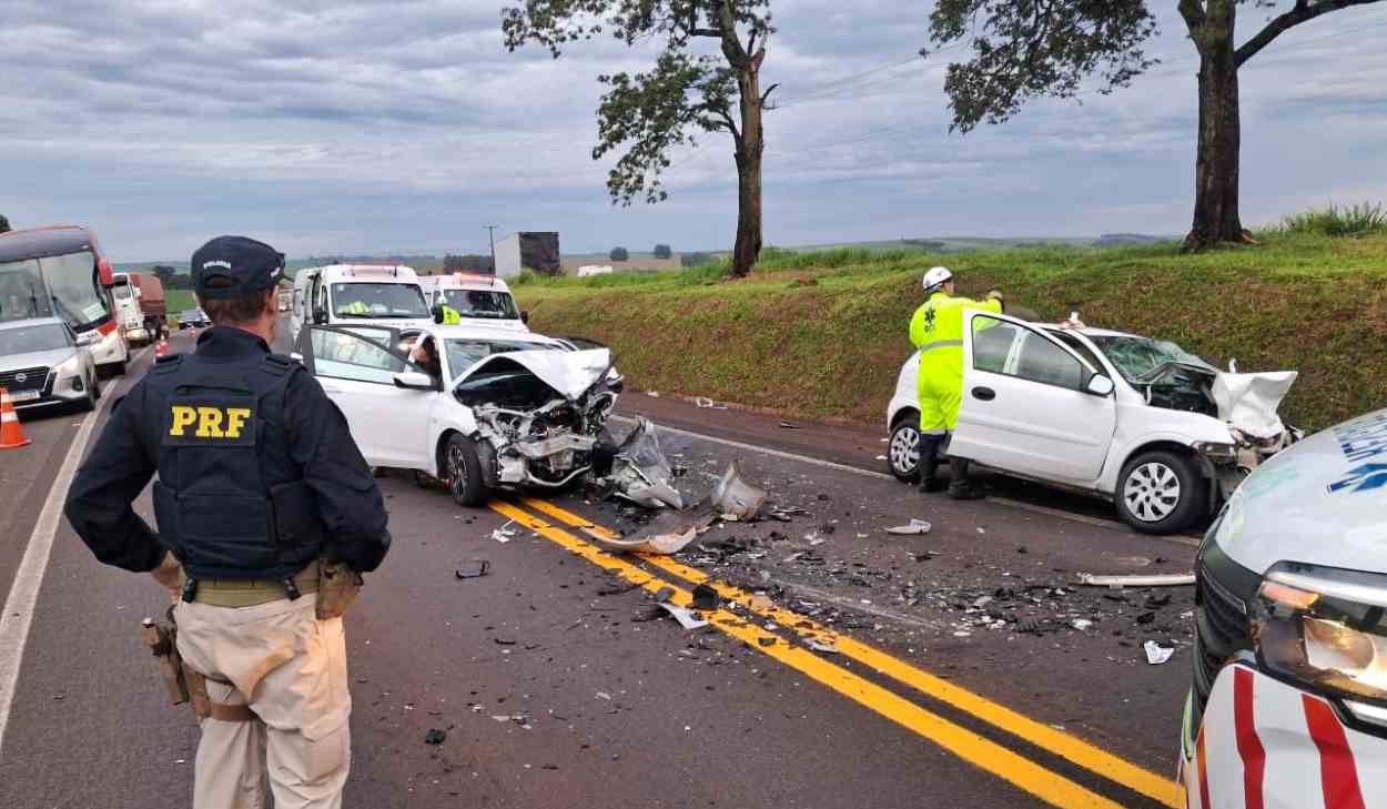 Duas pessoas morrem em acidente na BR-277, em trecho de pista simples