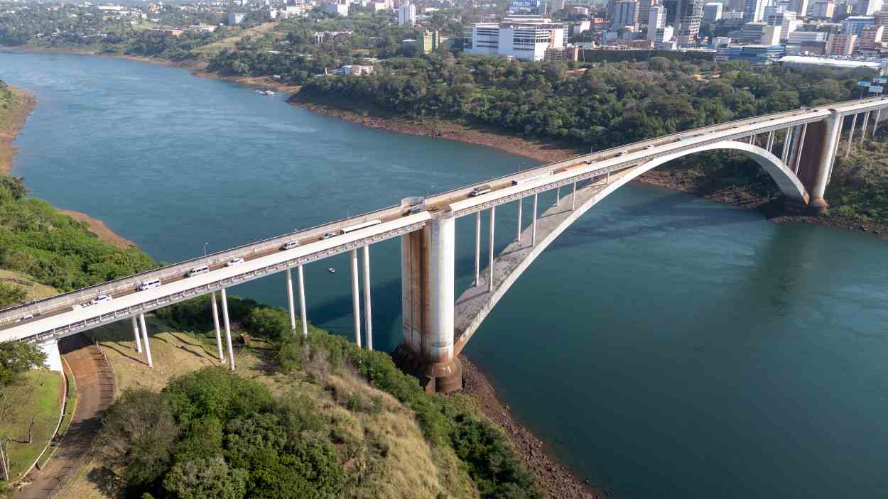 Receita apreende quase R$ 400 mil em smartphones na Ponte da Amizade