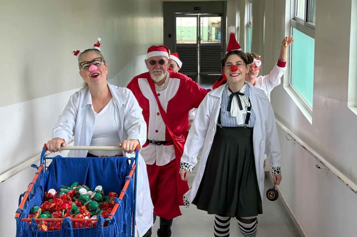 Natal solidário leva música, afeto e 700 lembrancinhas a hospitais de Foz