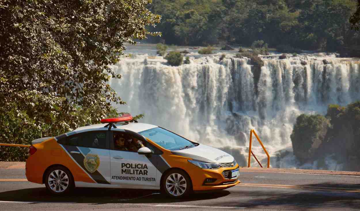 PM reforça atendimento multilíngue a turistas estrangeiros