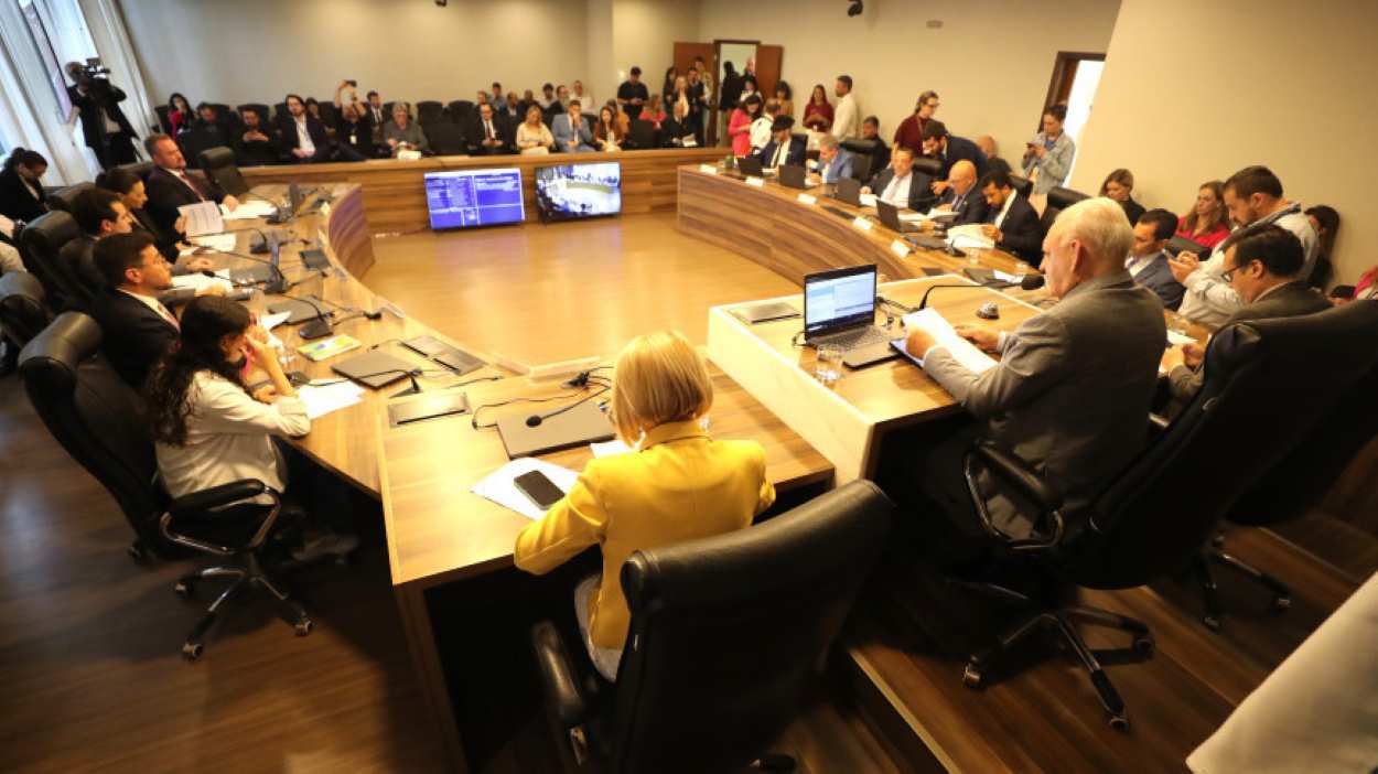 Programa Bons Olhos Paraná avança na Assembleia