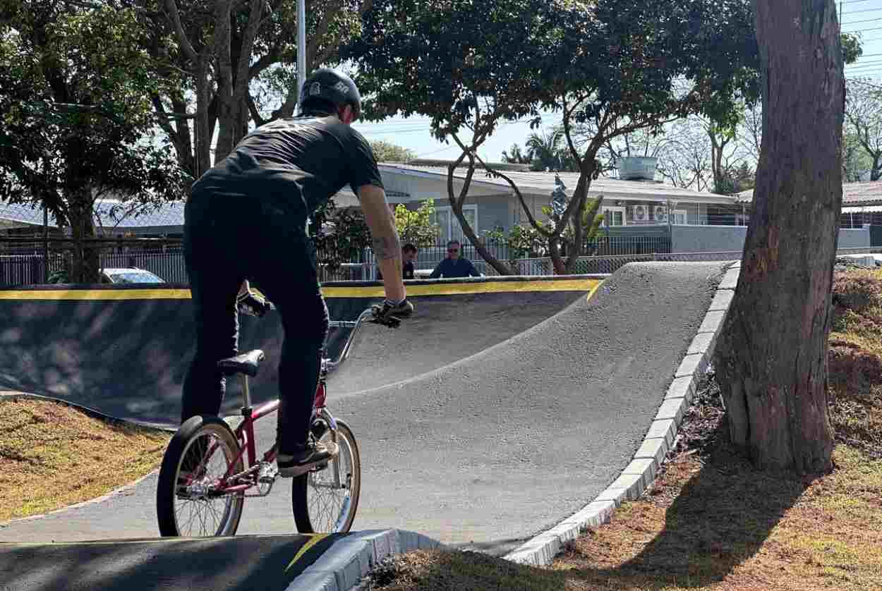 Prefeitura inaugura pump track e amplia opções de esporte em Foz