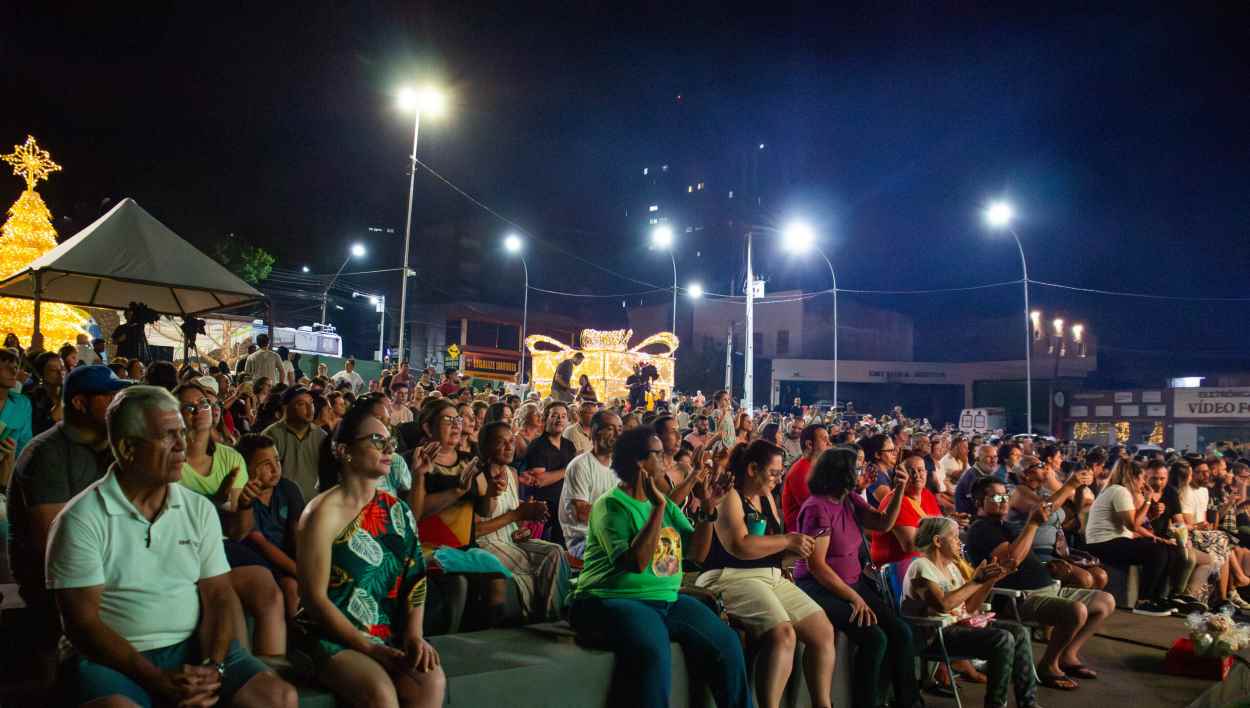 Foz promove réveillon em praça pública com cinco bandas