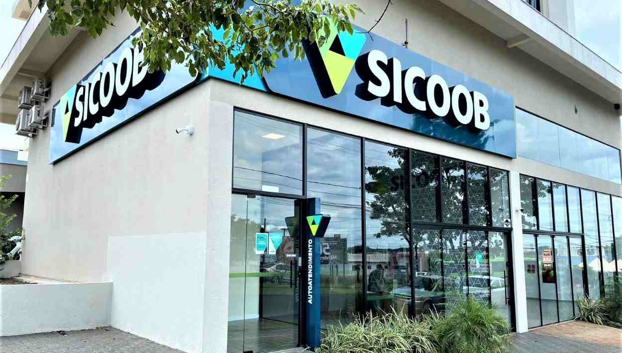 Sicoob reforça cartões para compras no exterior com mais economia