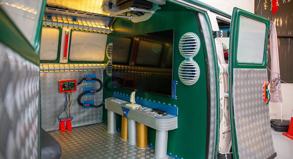 Kombi do Tempo traz experiência interativa sobre a construção de Itaipu.