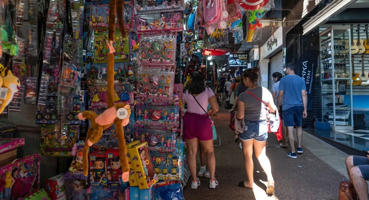 Camelôs do Paraguai celebram aumento de vendas em 2025