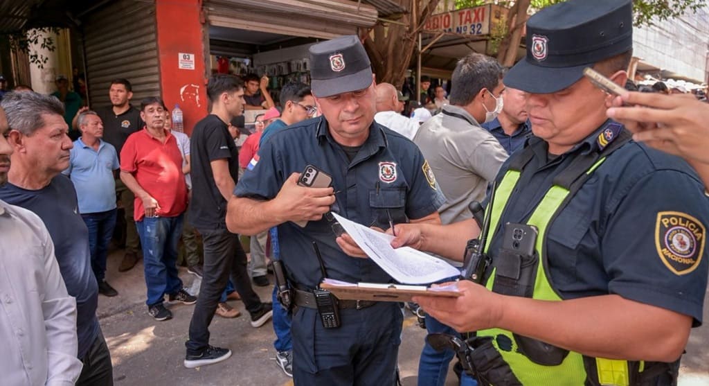 Autoridades policiais acompanharam o procedimento.