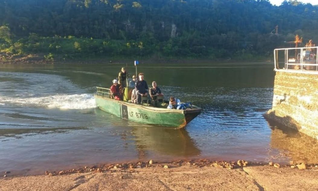 Argentina: turistas caem do alto de cachoeira em Puerto Iguazú