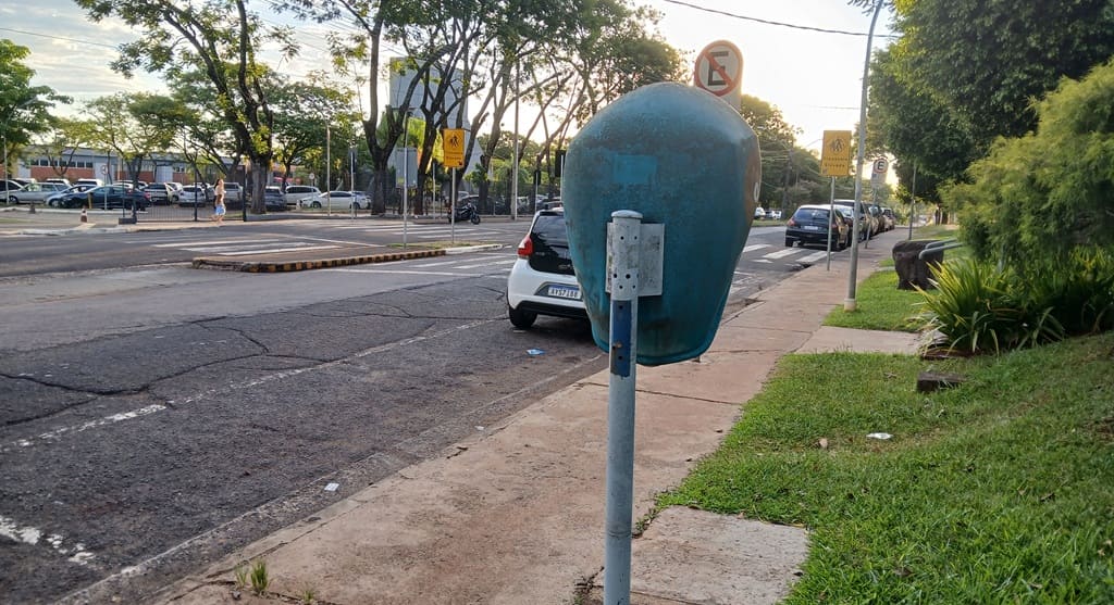 Orelhão em frente ao Hospital Itamed. 