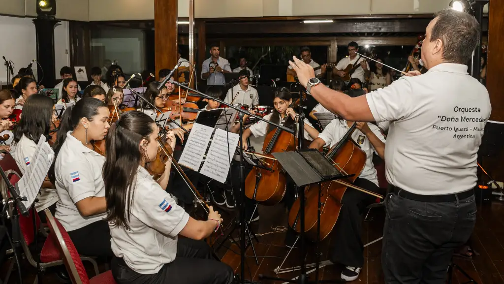 Orquestras sinfônicas Doña Mercedes e Grillos 