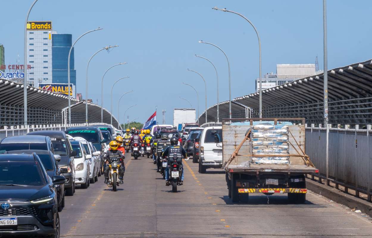 Comissão libera circulação de ônibus de turismo nas duas pontes entre Brasil e Paraguai