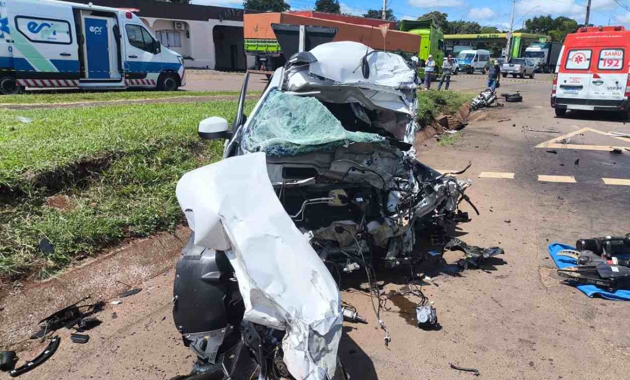 Colisão frontal na BR-277 deixa uma pessoa morta e três feridas