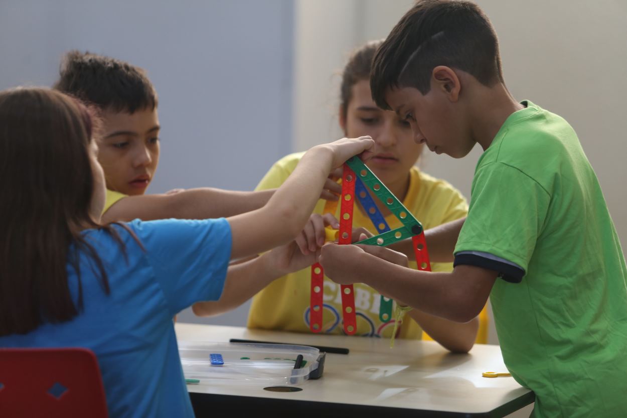 Colônia de férias gratuita é opção de lazer para crianças em Foz